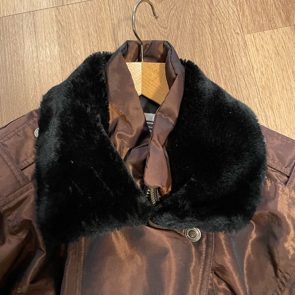 Vintage FERA ladies ski jacket.  Rarely worn.  Excellent condition. - Picture 2 of 4